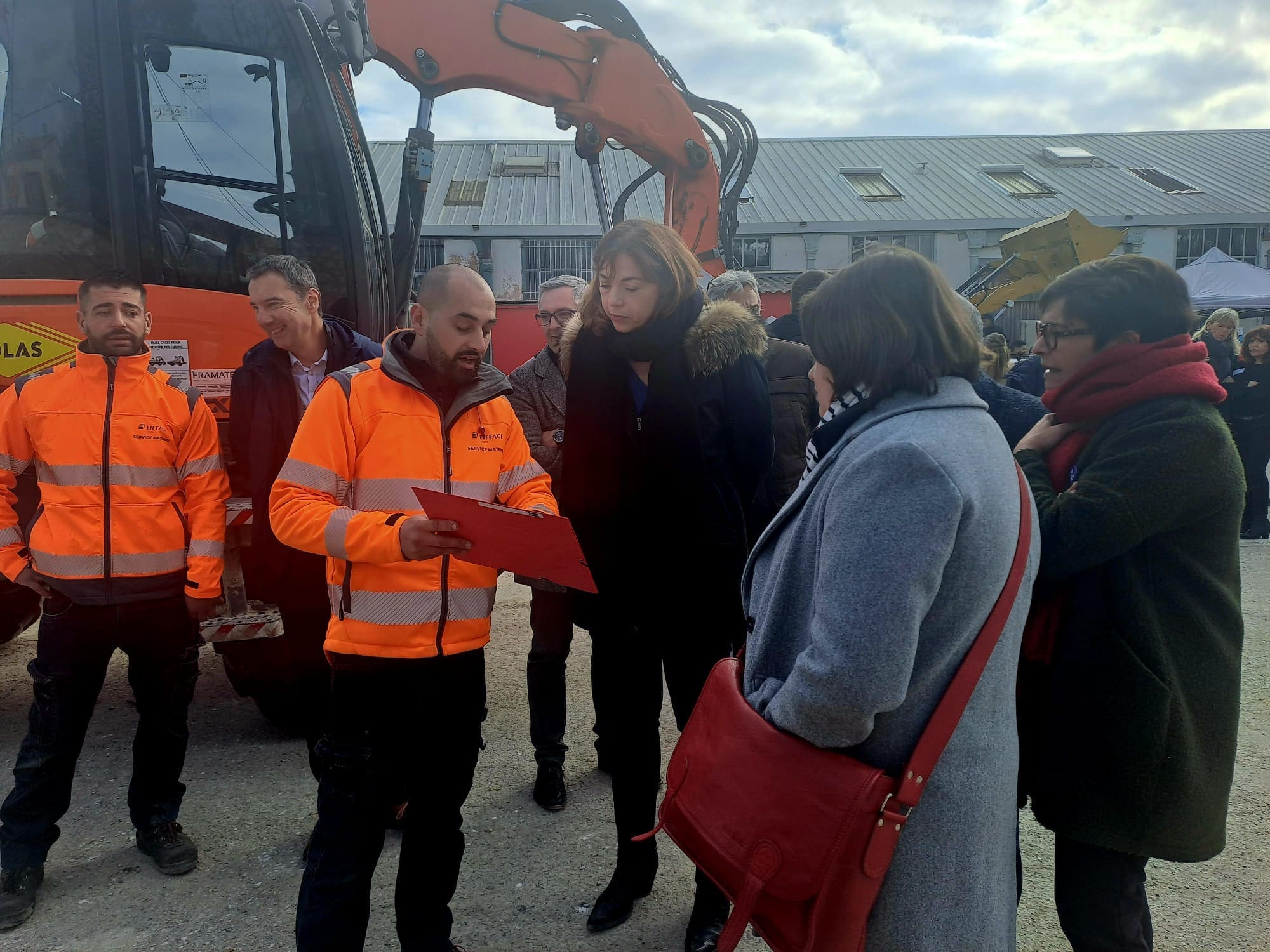 Presentation des engins a Julie Freche 3M ©Amelie Cazalet - Les indiscretions