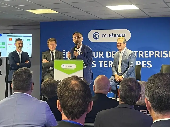Intersud Béziers : ambition industrielle... et joutes oratoires 1 - Les indiscretions Robert Ménard lors du discours introductif d'Intersud entouré de Mathieu Dossat, François-Xavier Lauch et André Deljarry. © Jules Mestre