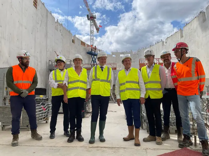 Le préfet de l’Hérault en visite sur le chantier de l’éco-campus Anima 14 - Les indiscretions François-Xavier Lauch et André Deljarry lors de la visite du chantier.