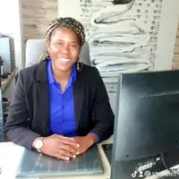 Leticia Stone Ledamba, Créadie / du foot à l&rsquo;électricité