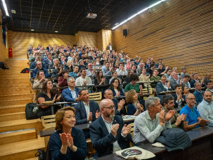 Loupehv « Gagner la bataille de la réindustrialisation » : ce qu'il faut retenir 13 - Les indiscretions 370 RTP03741 - Les indiscretions